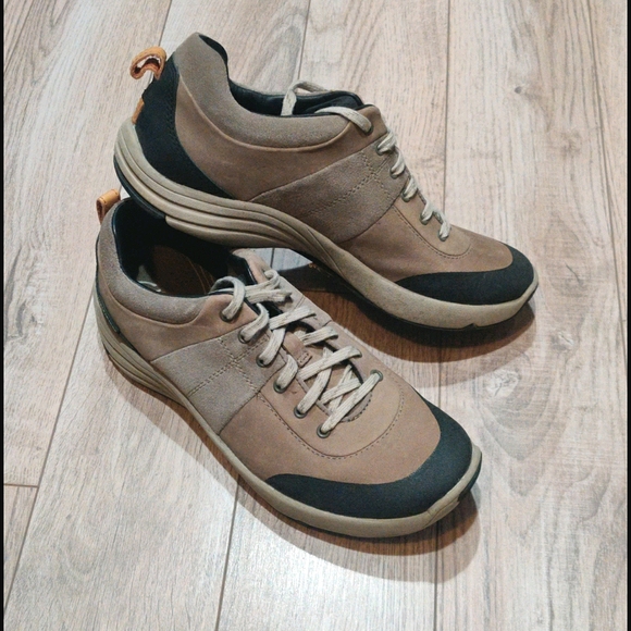 Clarks | Shoes | Clarks Wave Walk Waterproof Sneakers 85 | Poshmark